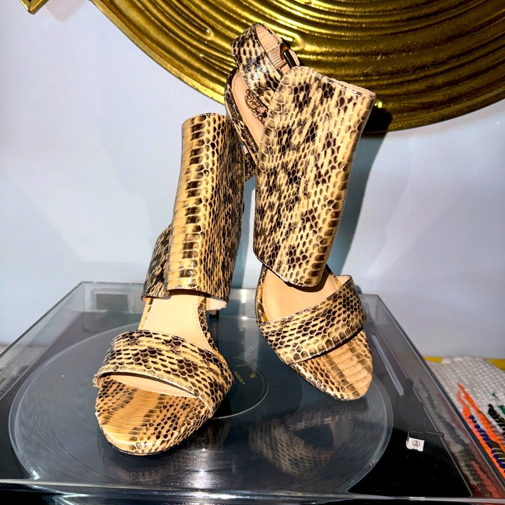 Vince Camuto Snake Ankle Strap Sandals Size 10 Animal